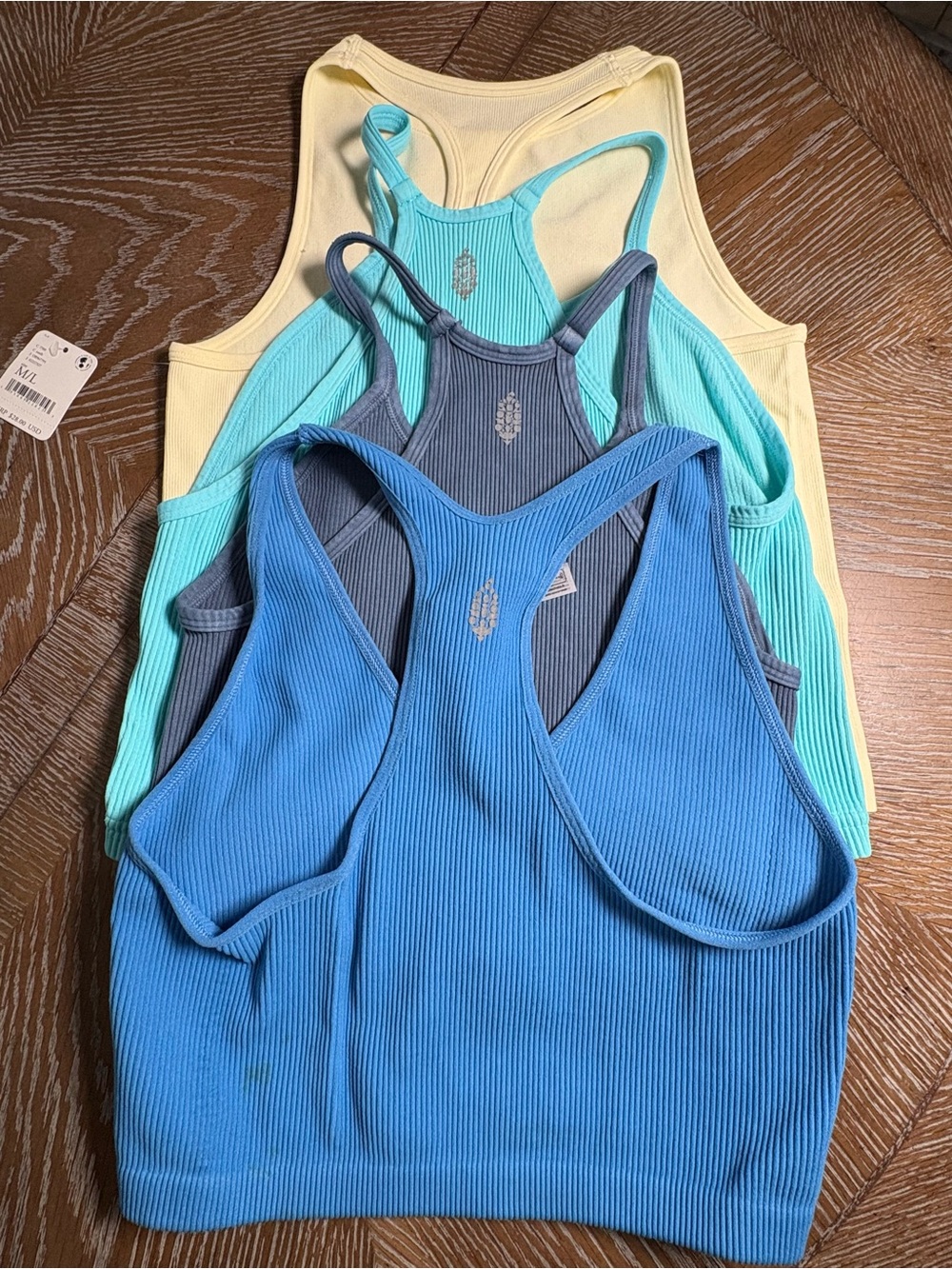 SOLD Free People FP Movement Throw
Tank Bundle Of 4 Size M/L A169 - Picture 2 of 9